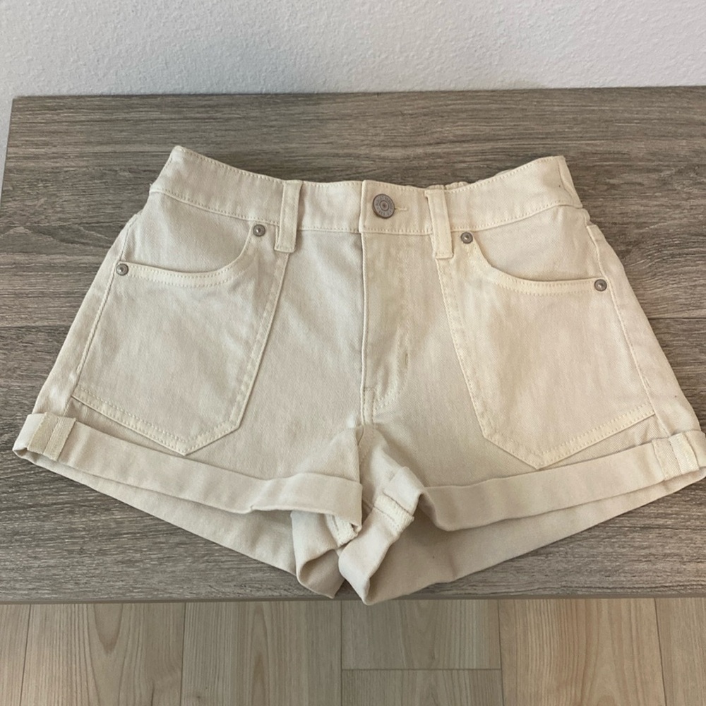 Almost Famous Juniors Porkchop Pocket Denim Beige Shorts. Sz Small